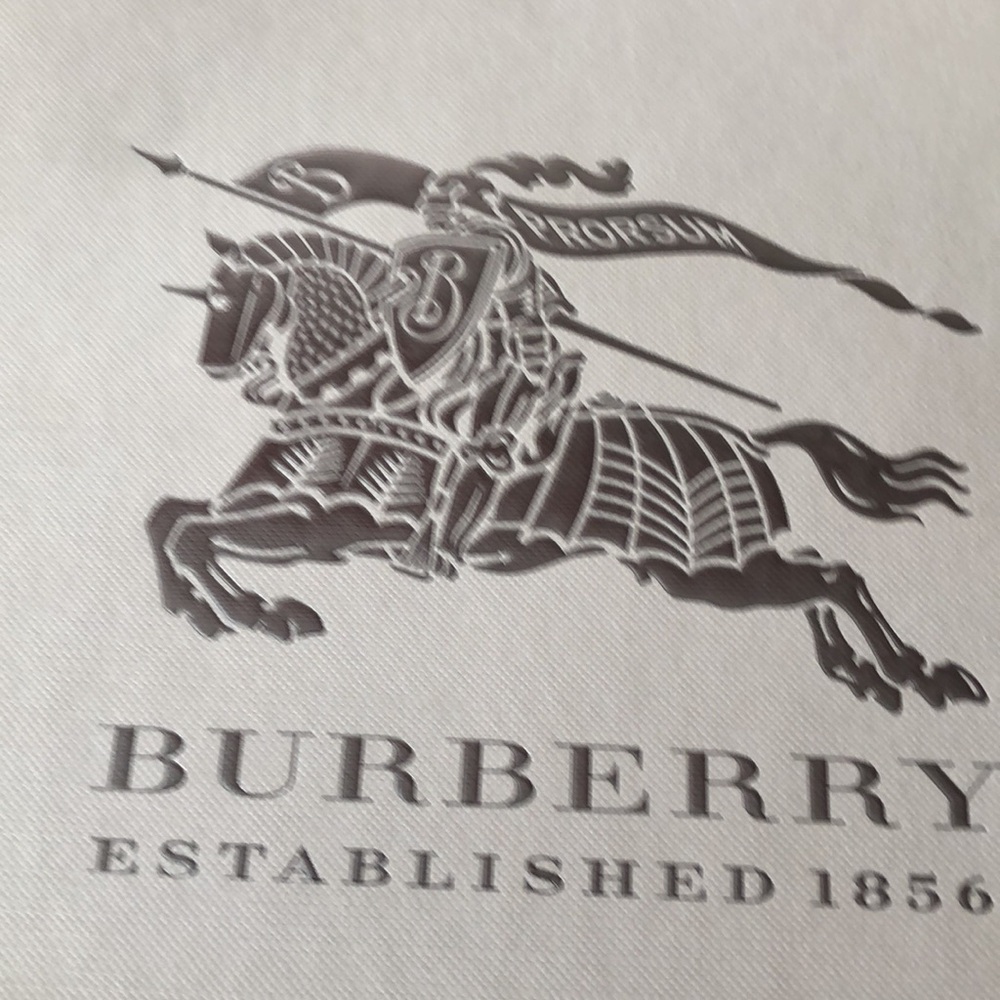 Burberry - Picture 8 of 8